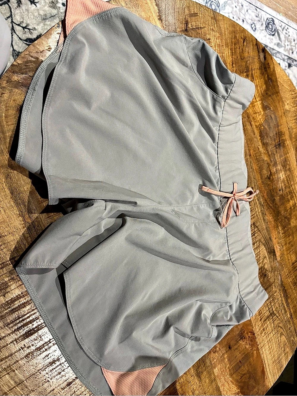 Columbia Boundless Trek Active Shorts Gray & Pink XL